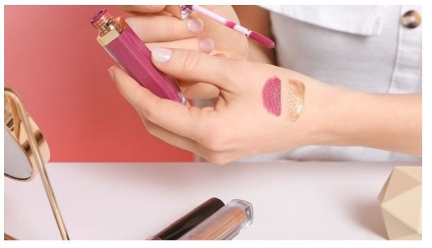 Some Global Market Trends for Lip Gloss Wholesale Products