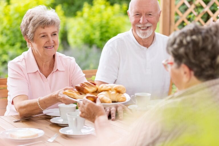 How a Senior Nutrition Program Can Improve Quality of Life in Assisted Living Homes